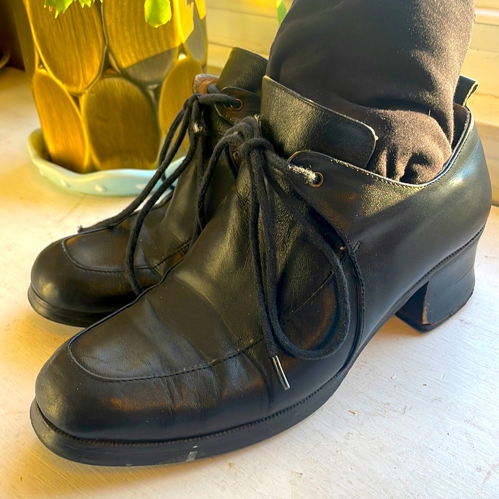 Vintage-like Italian leather black loafers.